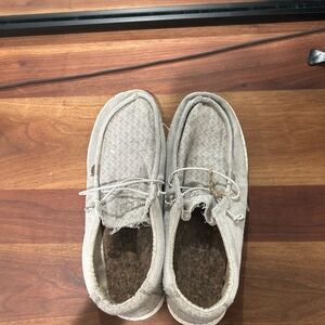 hey dudes in great condition only wore four times a amazing deal don’t miss out!